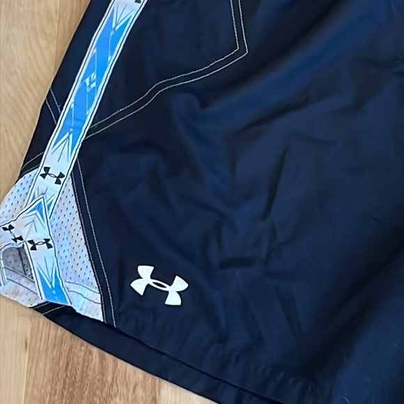 Under Armour sports shorts like new. Size XL - Picture 2 of 5